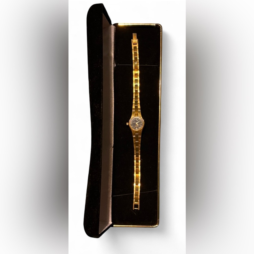 Vintage Pulsar Quartz women's watch 
with Box